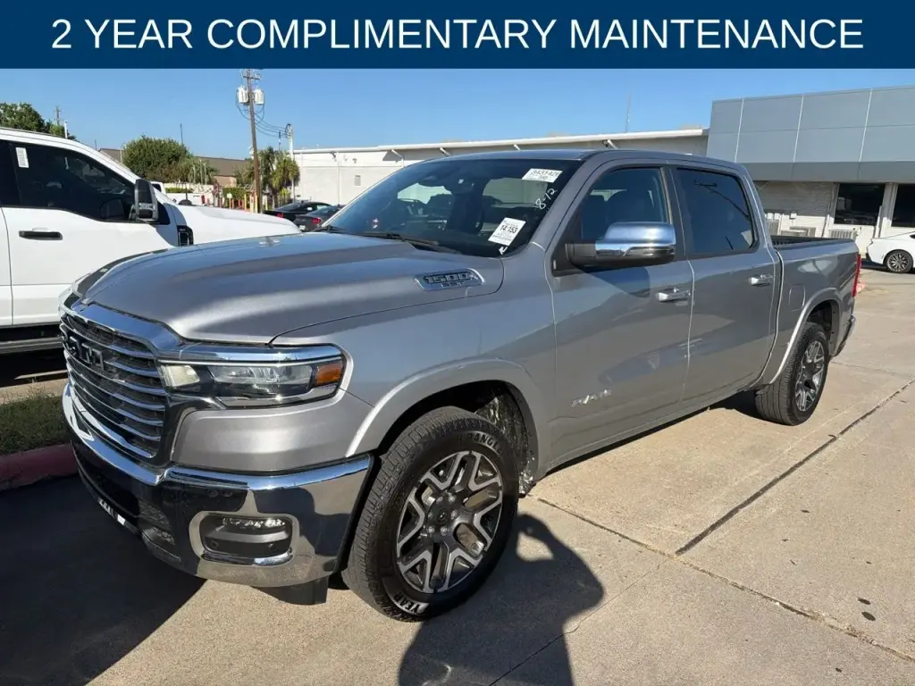 Ram 1500 2025 4x4 Laramie 4p Cabina Crew 5.6 ft. SB Camioneta