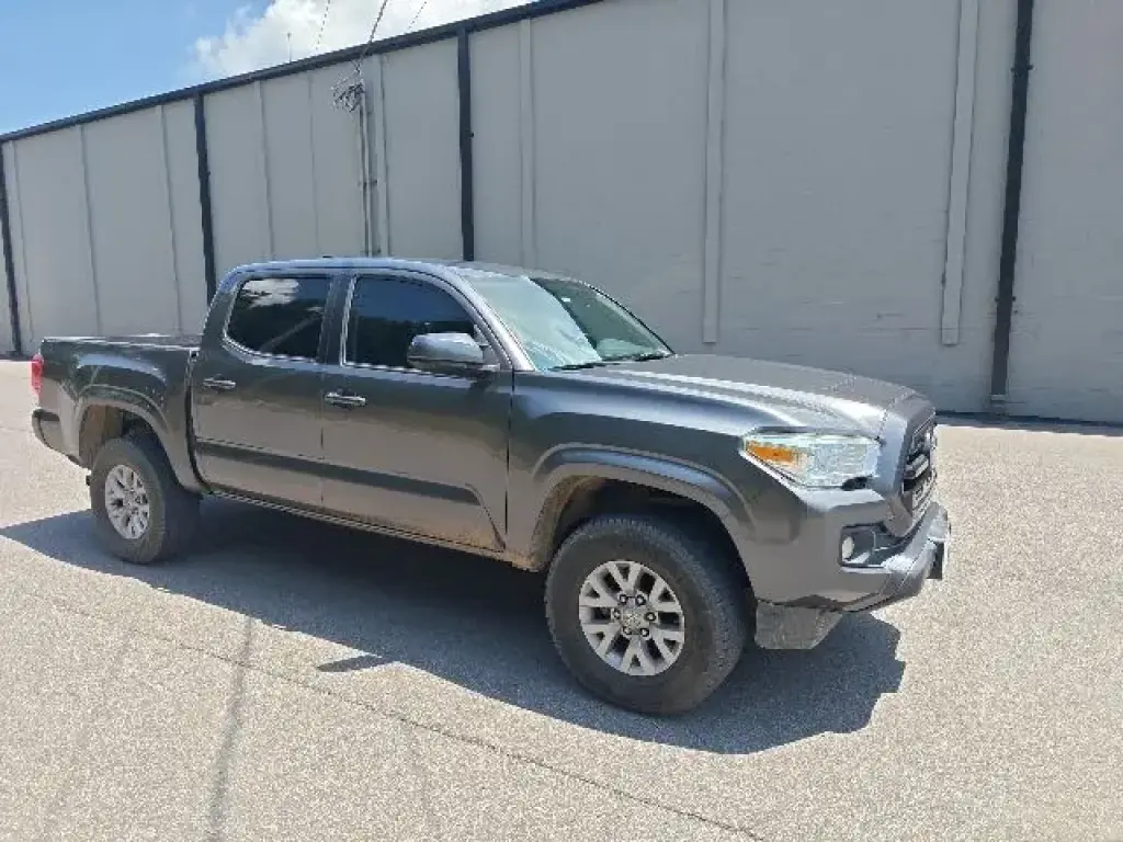 Toyota Tacoma 2017 4x2 SR5 4p Doble Cab 5.0 ft SB