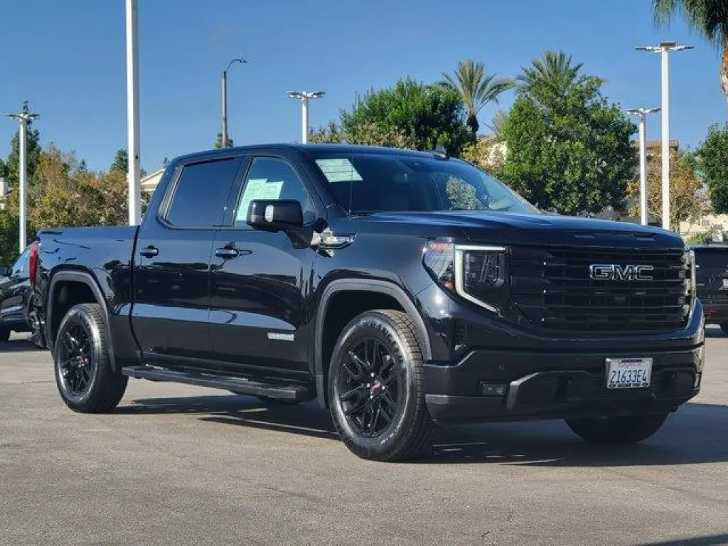 GMC Sierra 1500 2024 4x2 Elevation 4p. Cabina Crew de 5.8 pies de caja trasera