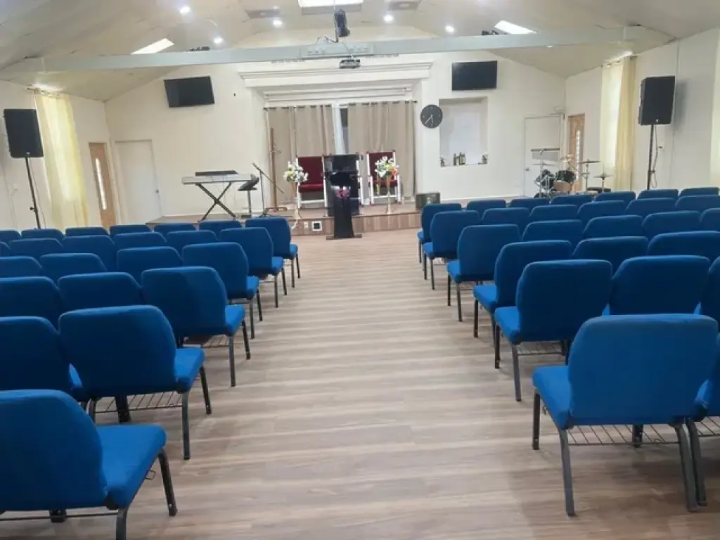 RENTO ESPACIO EN IGLESIA