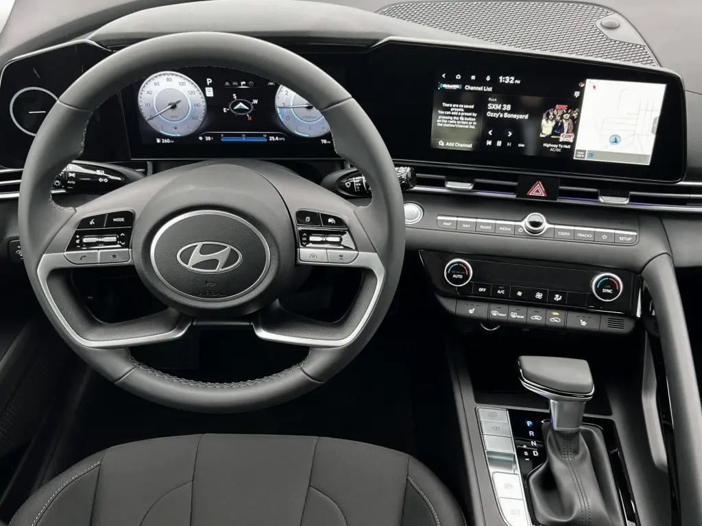 Hyundai ELANTRA 2025 SEL Confort 4p Sedan