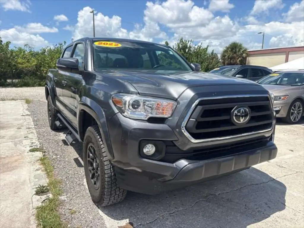 Toyota Tacoma 2022 4x2 SR5 V6 4 puertas Doble Cabina 5.0 pies batea corta