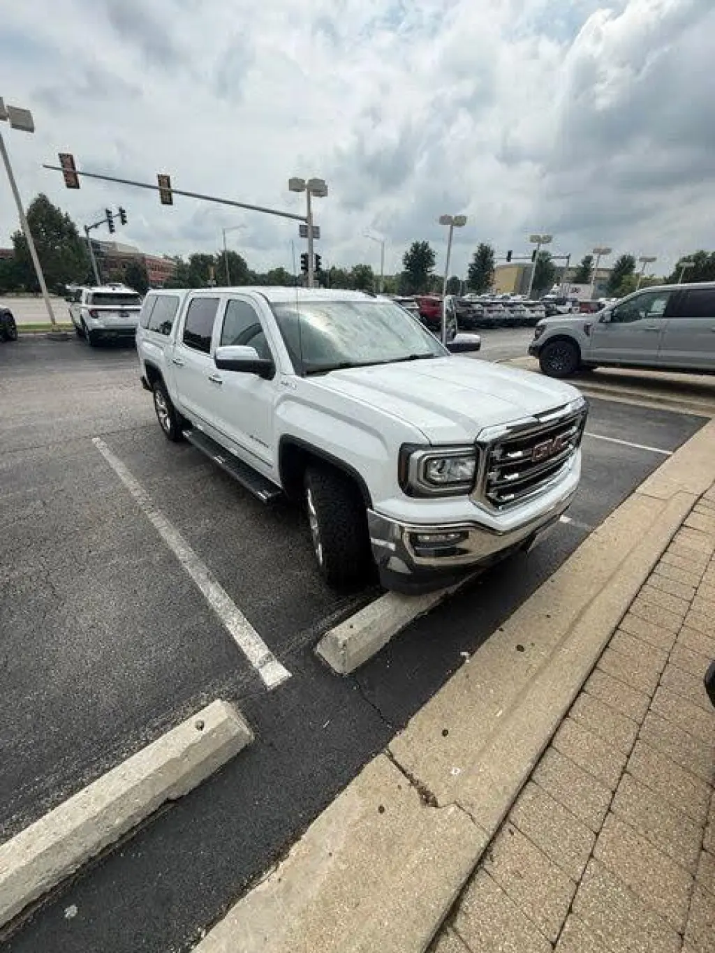 GMC Sierra 1500 2017 4x4 SLT 5p Crew Cab 5.8 ft. CB