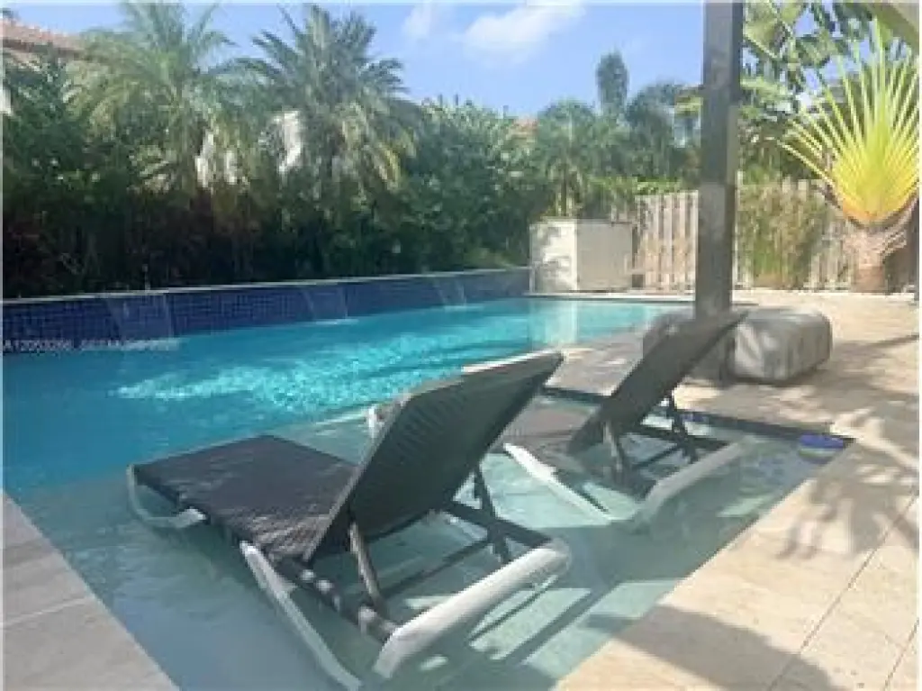 Propiedad de alquiler de 4 habitaciones y 3 baños en Doral