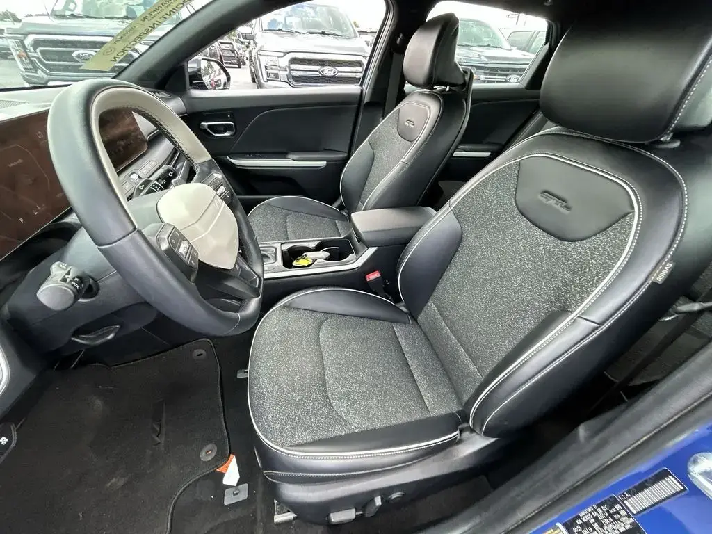 Sedán de 4 puertas Kia K4 GT-Line 2025