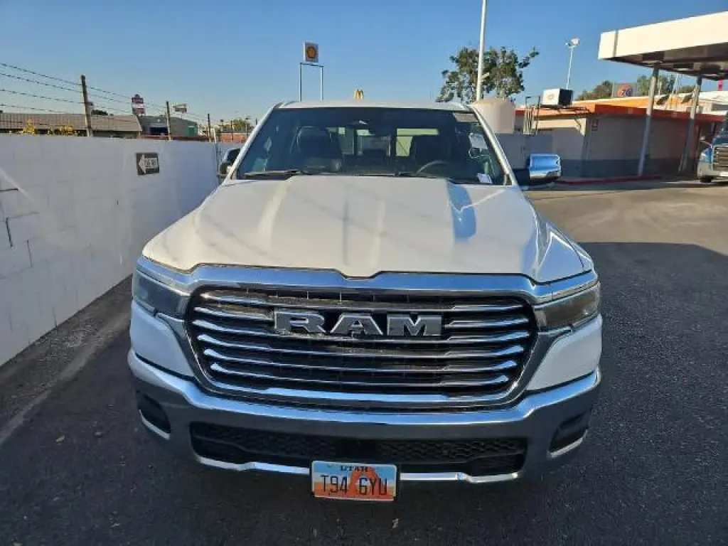 Ram 1500 2025 4x4 Laramie 4p Cabina Completa de Tripulacion 5.6 ft. SB Camioneta