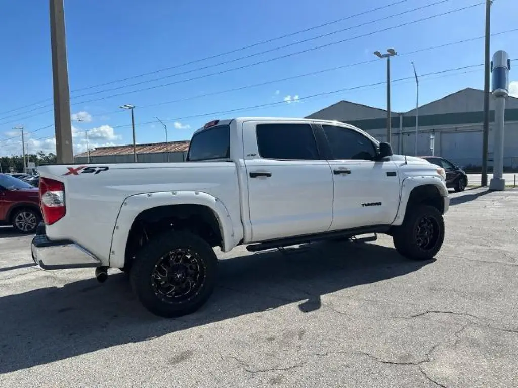 Toyota Tundra 2017 4x2 SR5 4dr CrewMax Cab Pickup SB (5.7L V8 FFV)