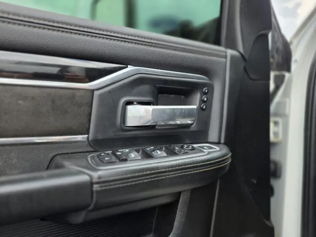 Ram 2500 2019 4x4 Laramie 4p Camión Mega Cub 6,3 ft. SB Cabina Grande