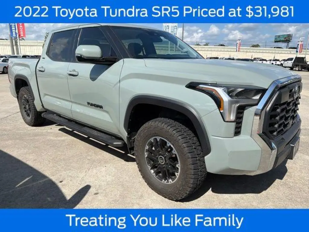Toyota Tundra 2022 4x4 SR5 4p CrewMax Cab Pickup SB