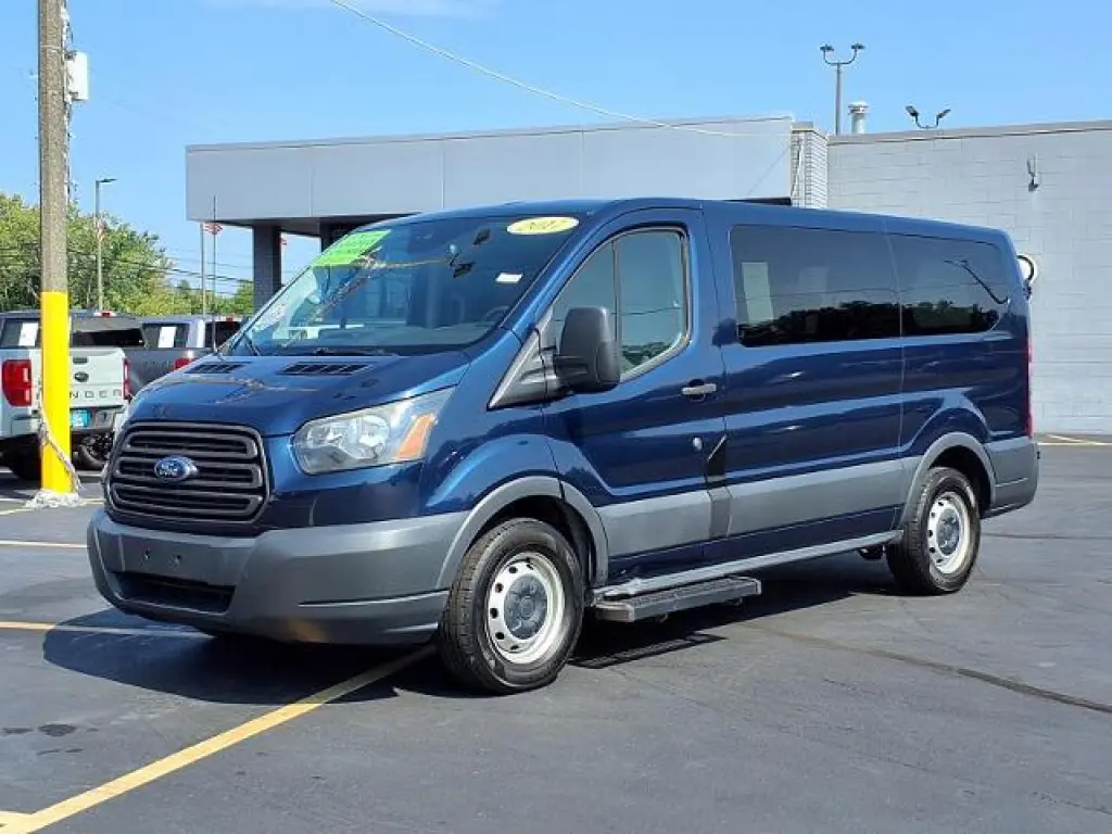 Ford Transit 2017 150 XL 3dr SWB Tech Bajo Tech de Pasajero con Puerta Corrediza Lateral del Pasajero