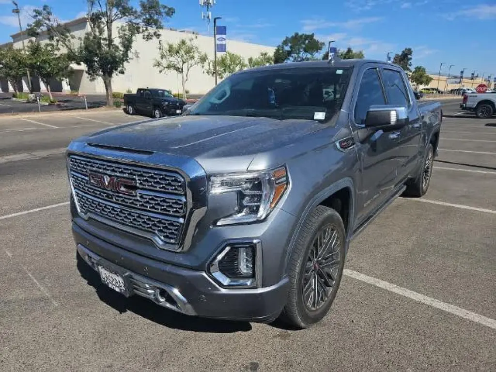 GMC Sierra 1500 2019 4x4 Denali 4p. Cabina Completa 5.8 ft. CB