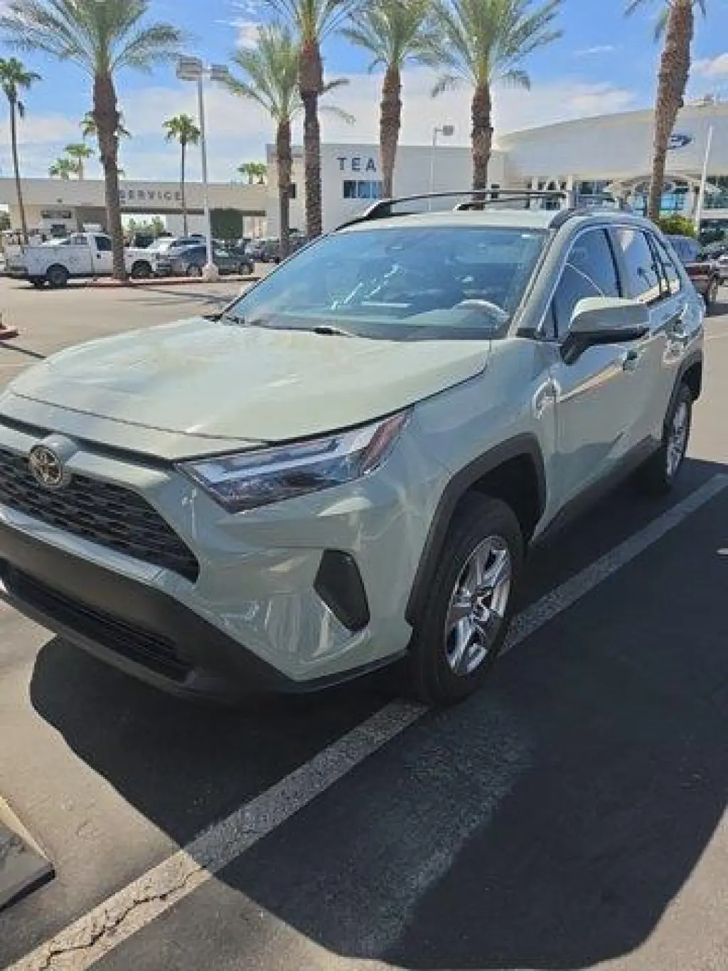 Toyota RAV4 2023 AWD XLE 4p SUV