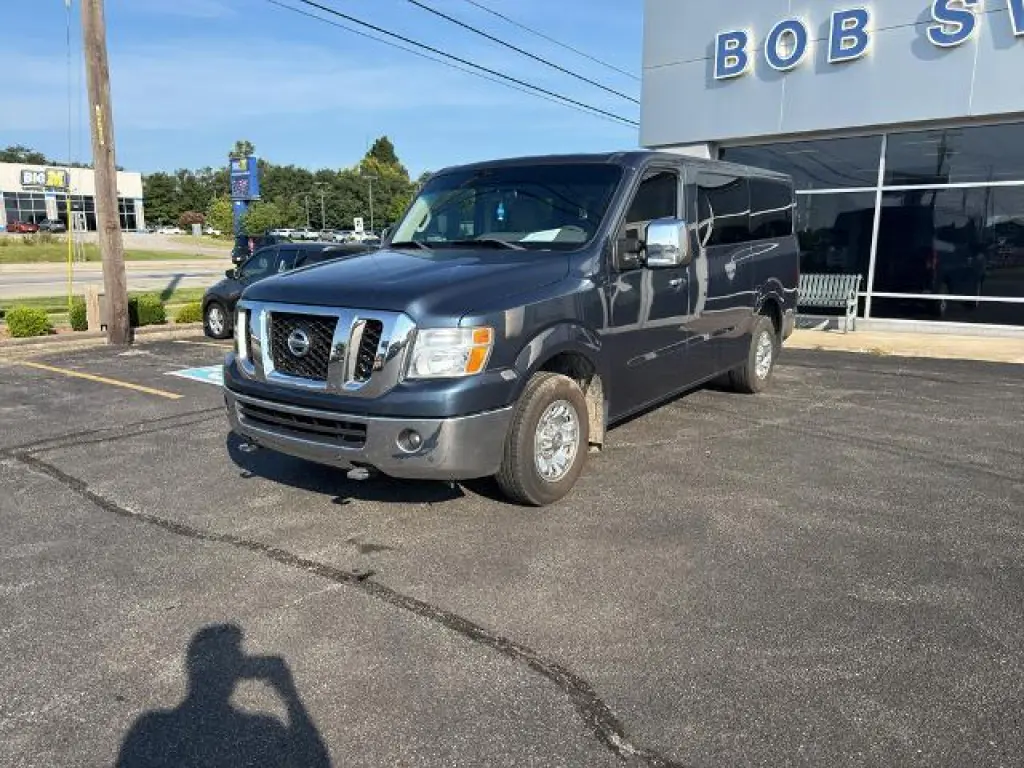 Nissan NV 2014 3500 HD S 3 puertas Furgoneta de pasajeros (V8)
