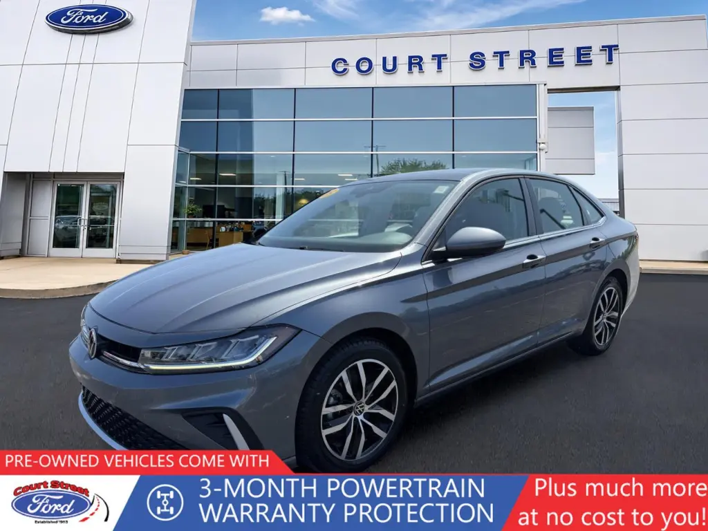 Volkswagen Jetta 2025 SE sedán de 4 puertas