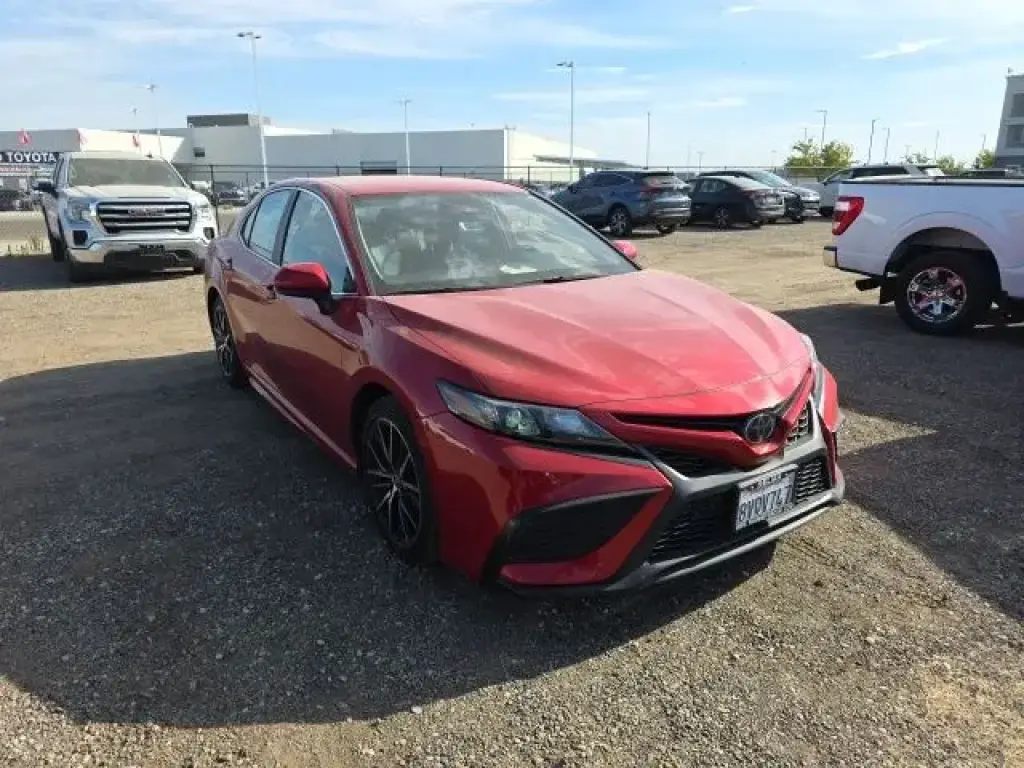 Toyota Camry 2021 SE Sedán de 4 puertas