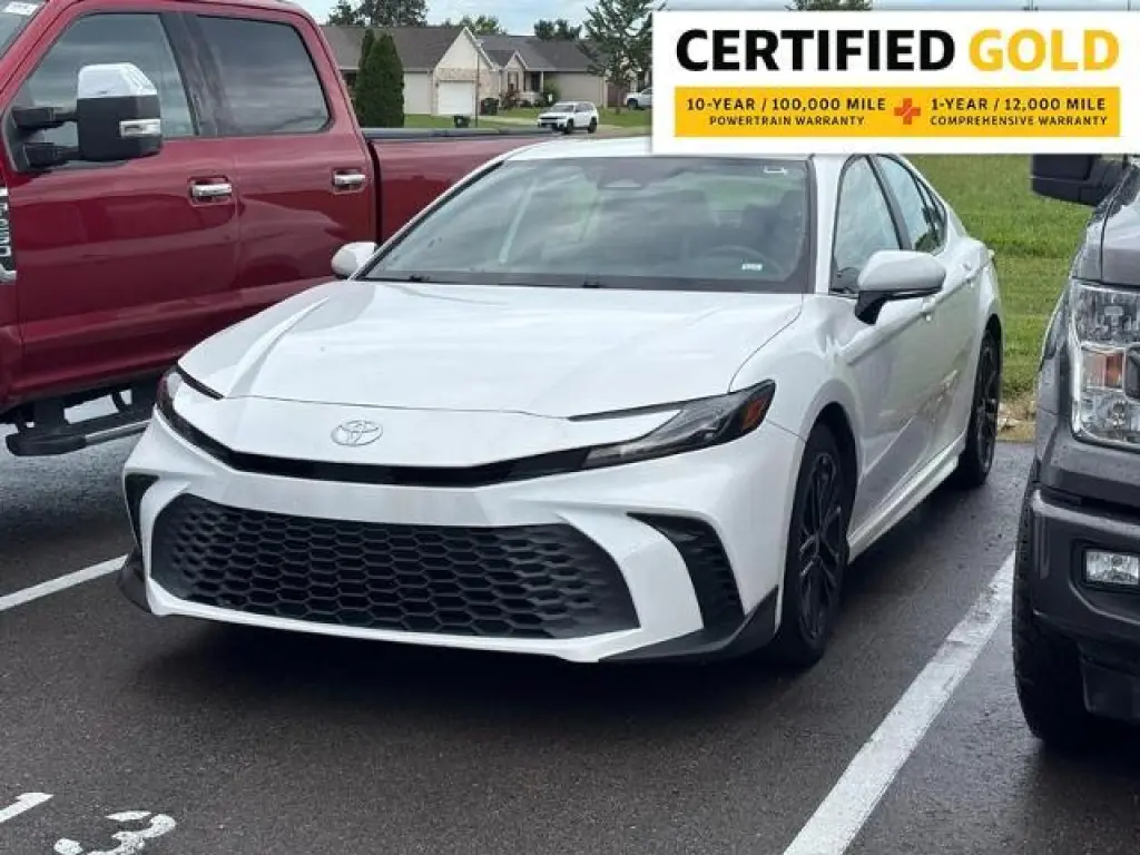 Toyota Camry 2025 SE sedán de 4 puertas