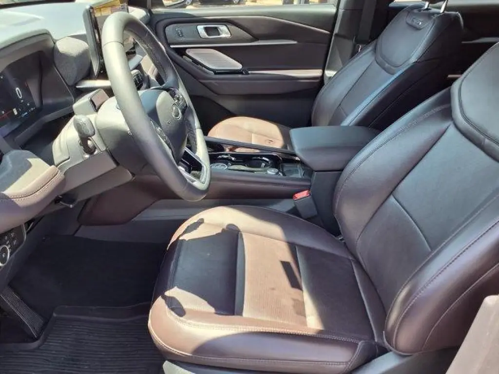 Ford Explorer 2025 Platinum SUV de 4 puertas