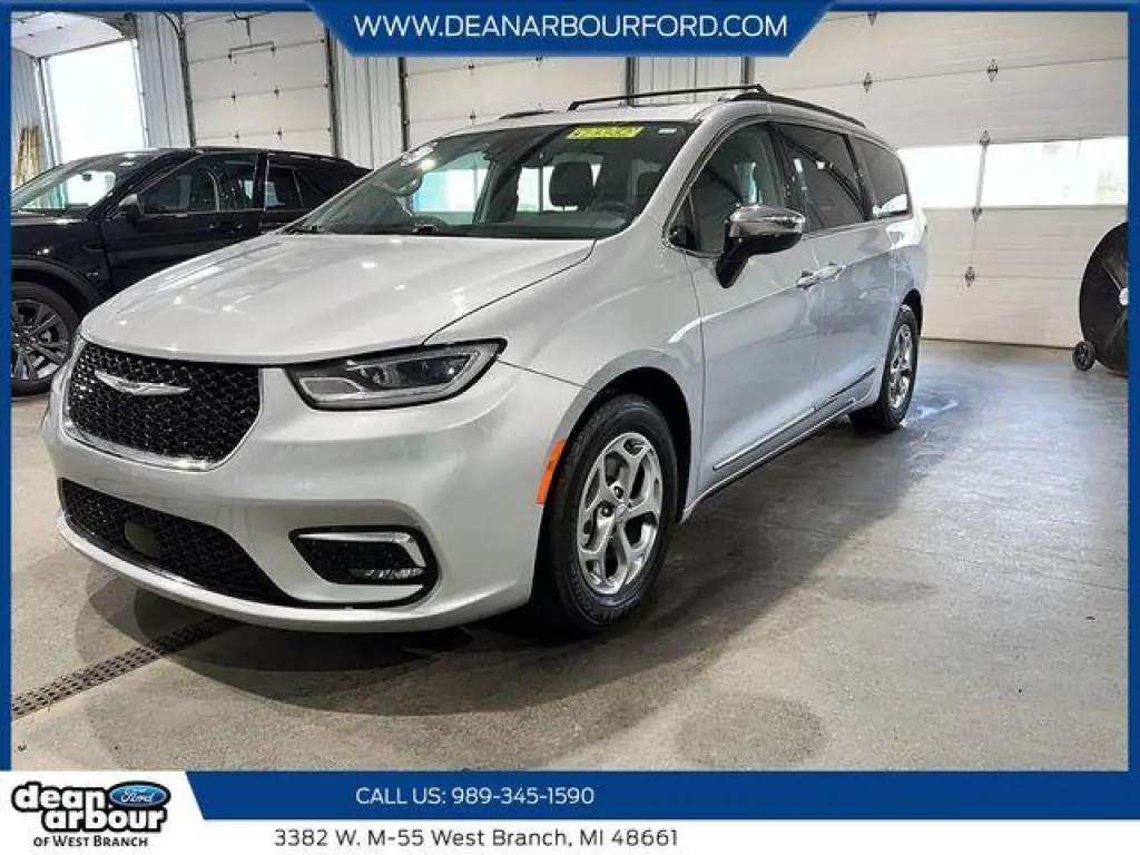 Chrysler Pacifica 2023 Limited Minivan de 4 puertas