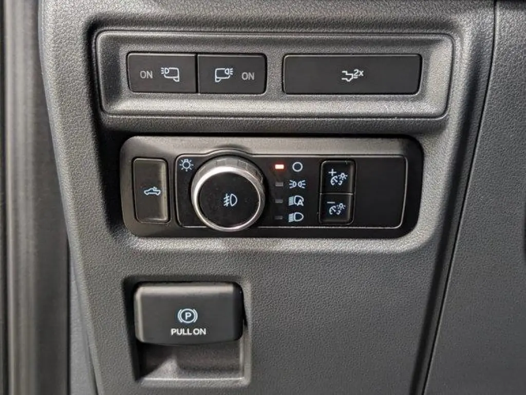Ford F-150 2023 4x4 XLT 4 puertas SuperCrew 5.5 pies Caja Corta