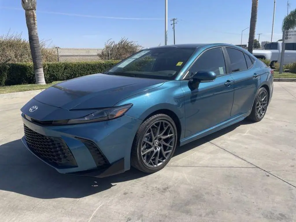 Toyota Camry 2025 SE Sedán de 4 puertas