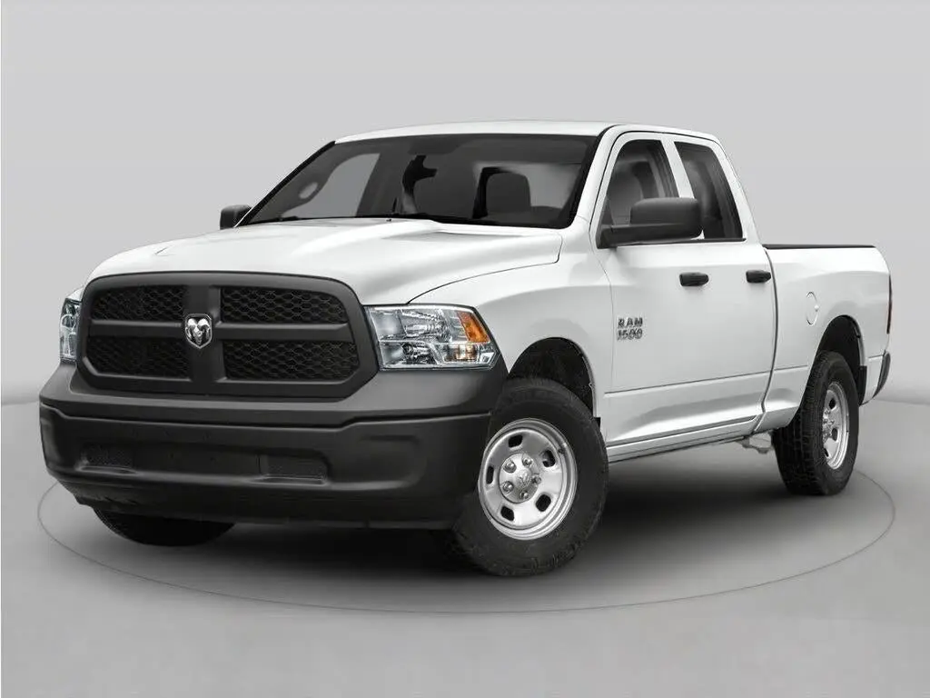 Ram 1500 Clásico 2024 4x2 SLT 4p. Cabina de Tripulante 5,5 pies de Camioneta Corta