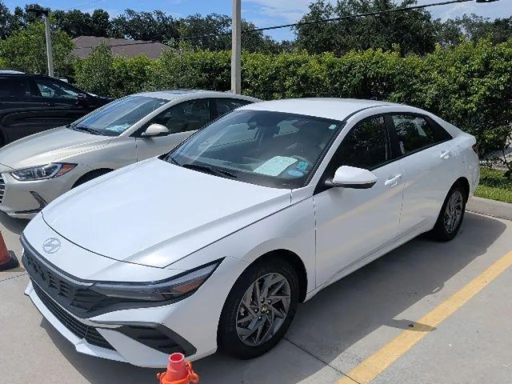 Hyundai ELANTRA Hybrid 2024 Azul 4p Sedan