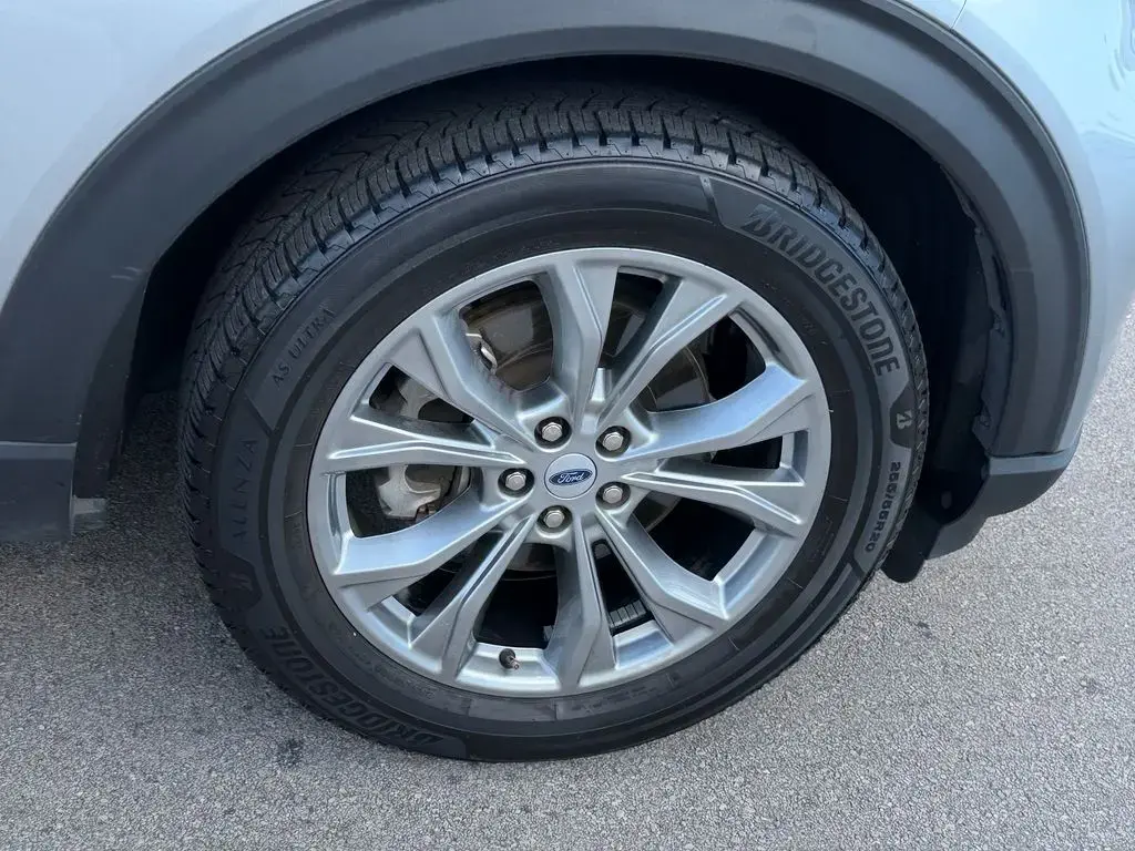 Ford Explorer 2023 XLT 4p SUV