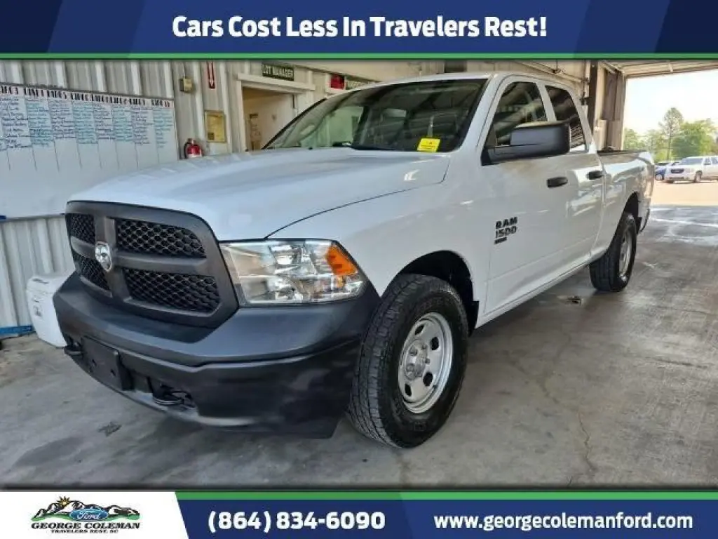 Ram 1500 Classic 2022 4x4 Tradesman Cabina Quad de 4 puertas y caja corta de 6.3 pies