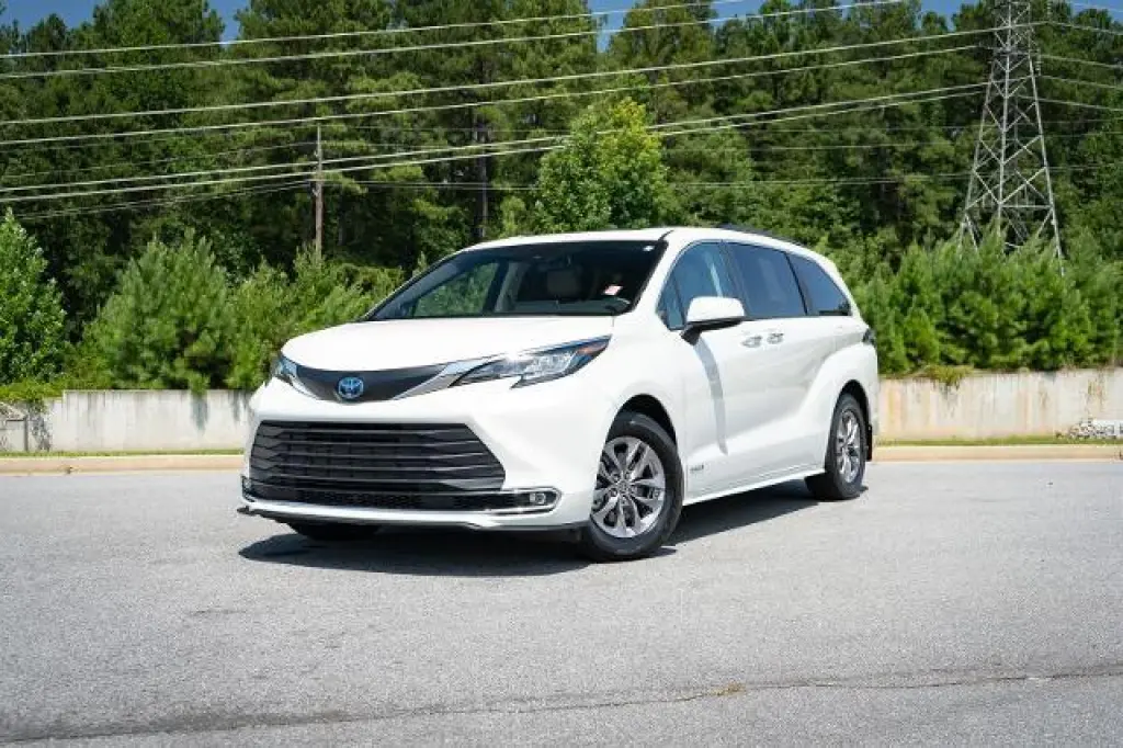 Toyota Sienna 2021 AWD XLE 7 pasajeros Mini-Van 4 puertas