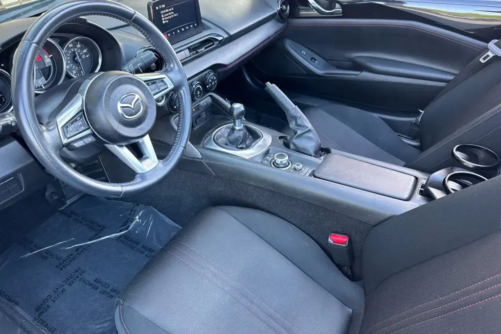 Mazda MX-5 Miata 2018 Club 2 puertas Descapotable 6M