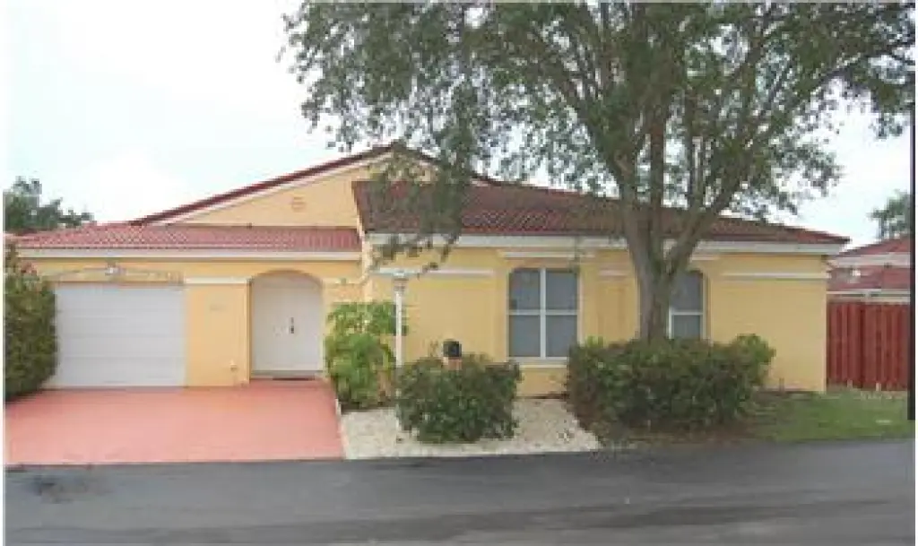 Propiedad en alquiler con 3 dormitorios y 2 baños en Miami