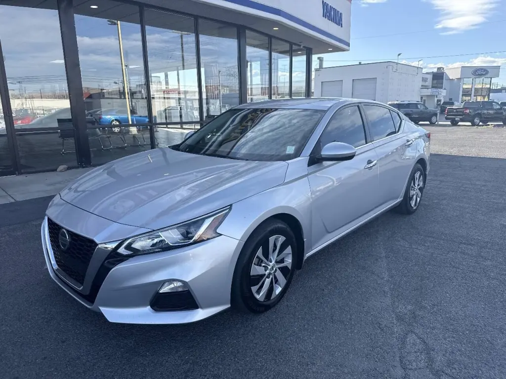 Nissan Altima 2021