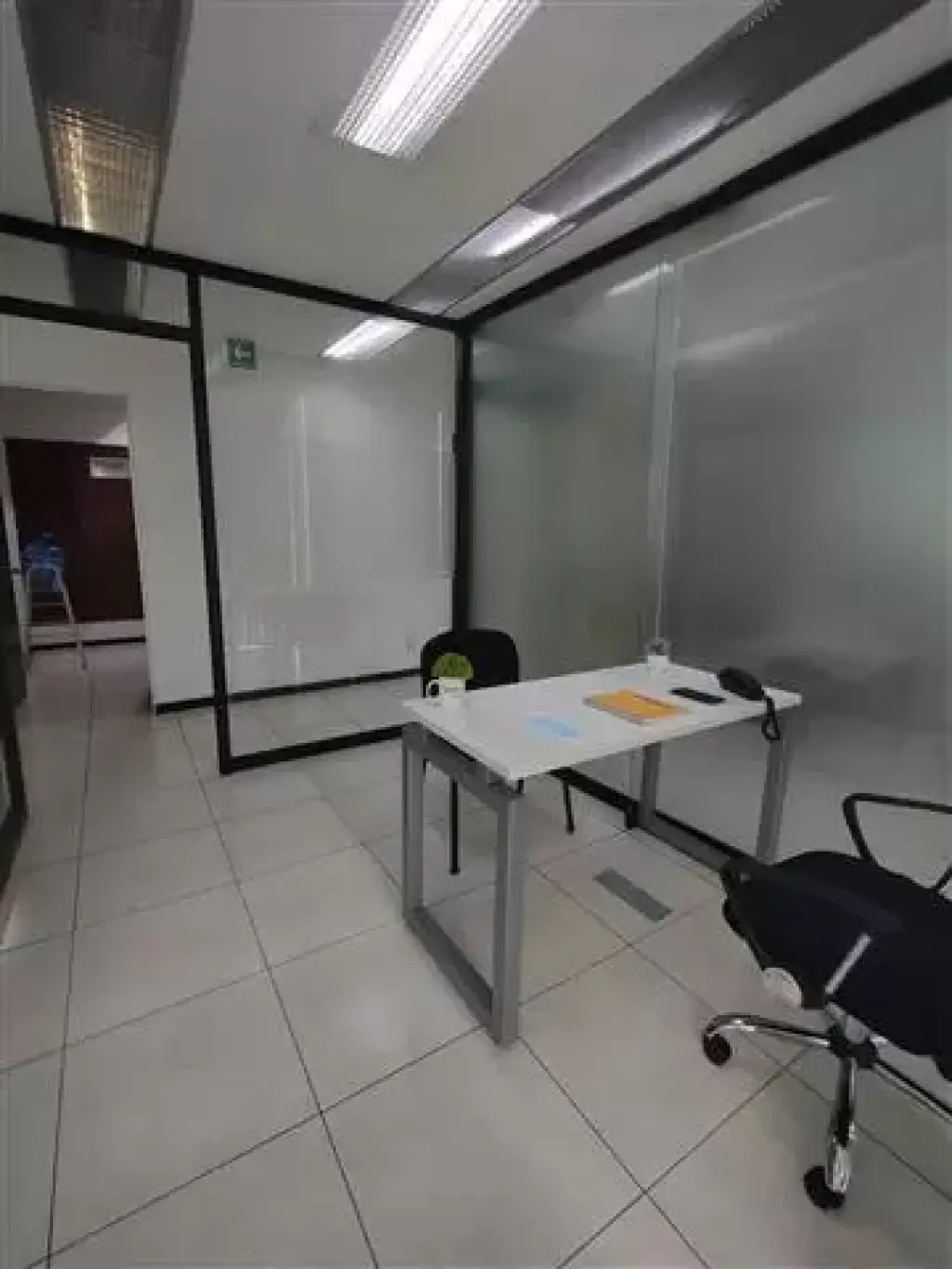 Oficinas con servicios amuebla