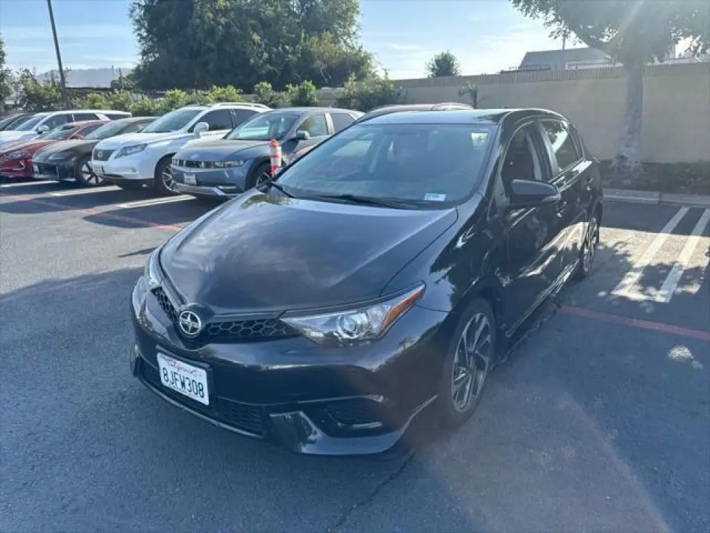 Scion iM 2016 Hatchback 4p 6P