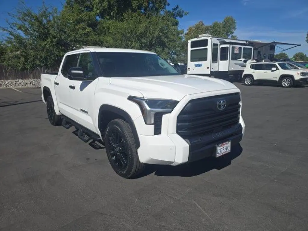 Toyota Tundra 2023 4x2 SR5 4p CrewMax Cab Pickup SB