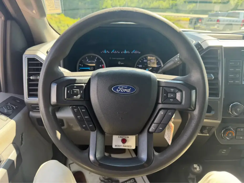Ford F-350 Super Duty 2019 4x4 XLT 2p Cabina Estándar 145 pulgadas de distancia entre ejes Chasis DRW