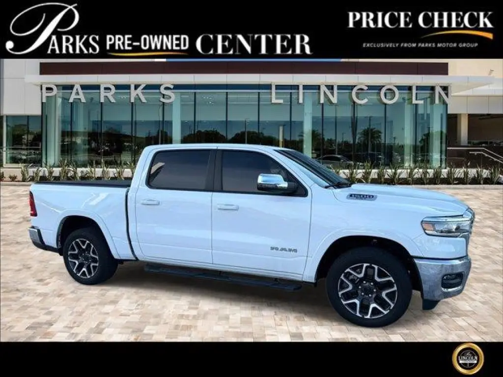 Ram 1500 2025 4x4 Laramie 4p Camioneta Cabina Completa 5.6 ft. SB