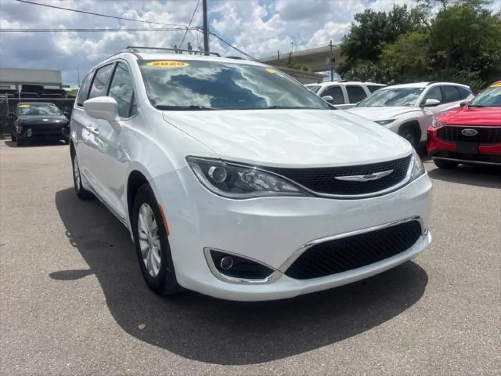 Chrysler Pacifica 2020 Touring L 4p Minivan