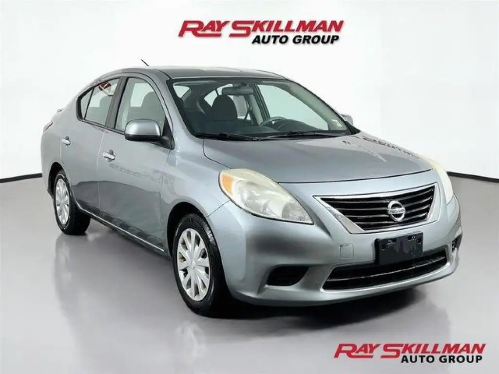 Nissan Versa 2013 1.6 S 4p Sedan 5M