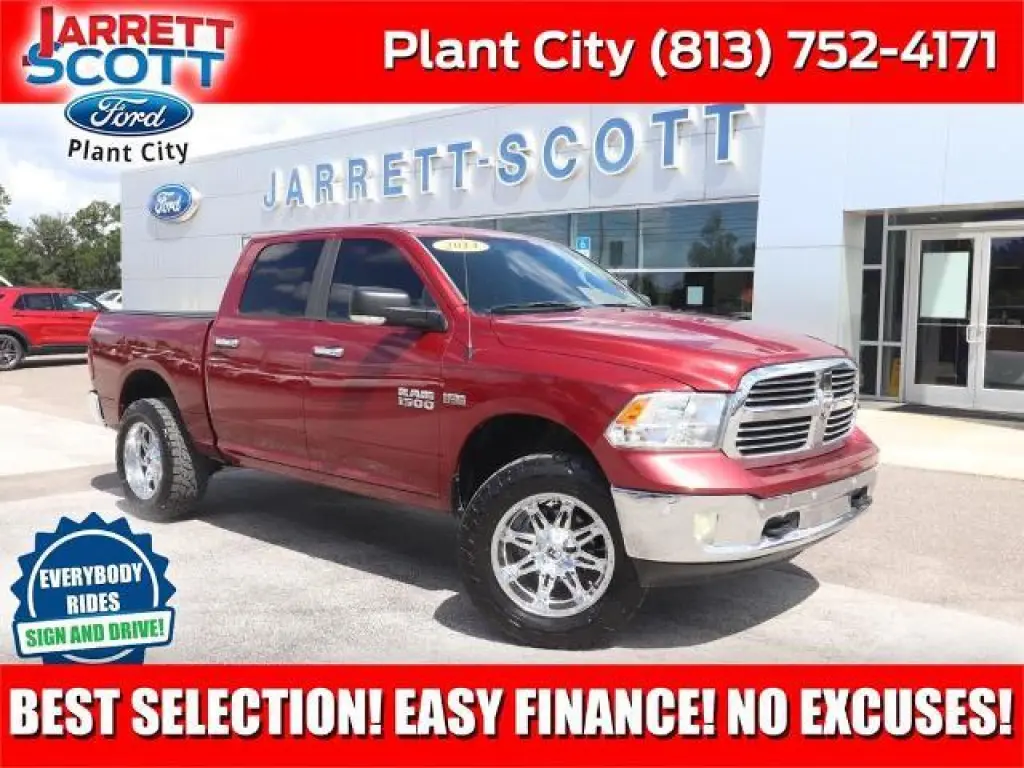Ram 1500 2014 4x4 SLT 4p Cabina de Tripulacion 5.5 ft. SB Camioneta