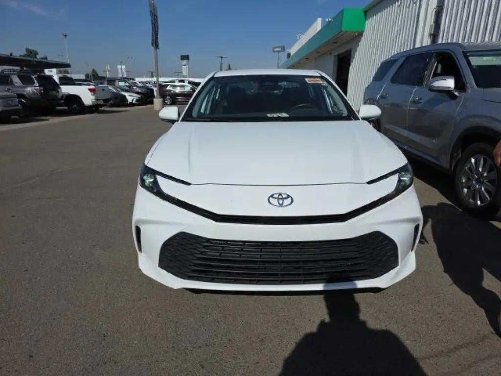 Toyota Camry 2025 LE Sedán 4p