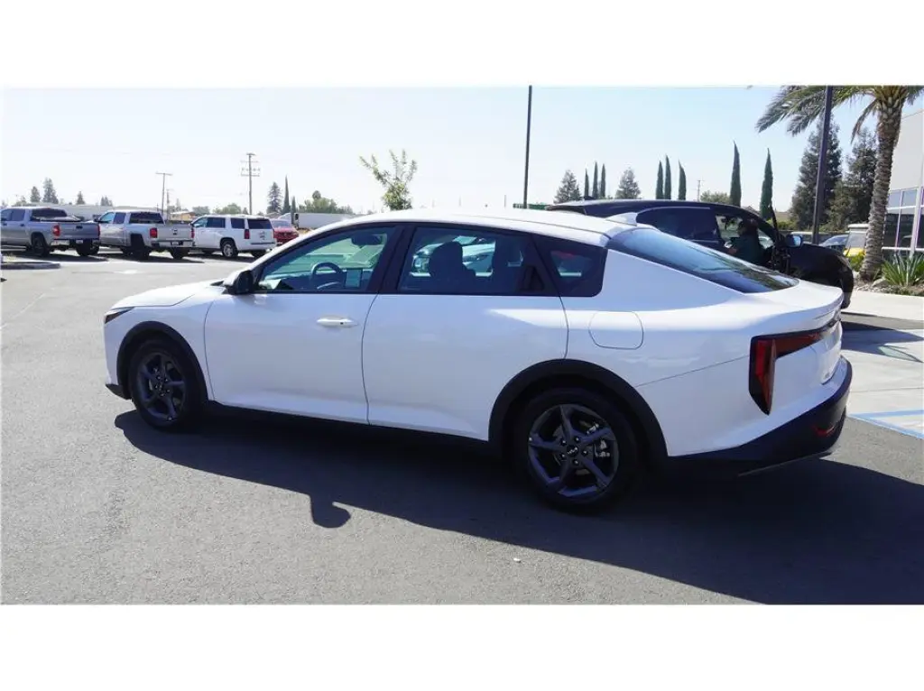 2025 Kia K4