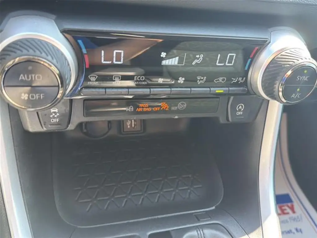 Toyota RAV4 2024 AWD XLE SUV 4p