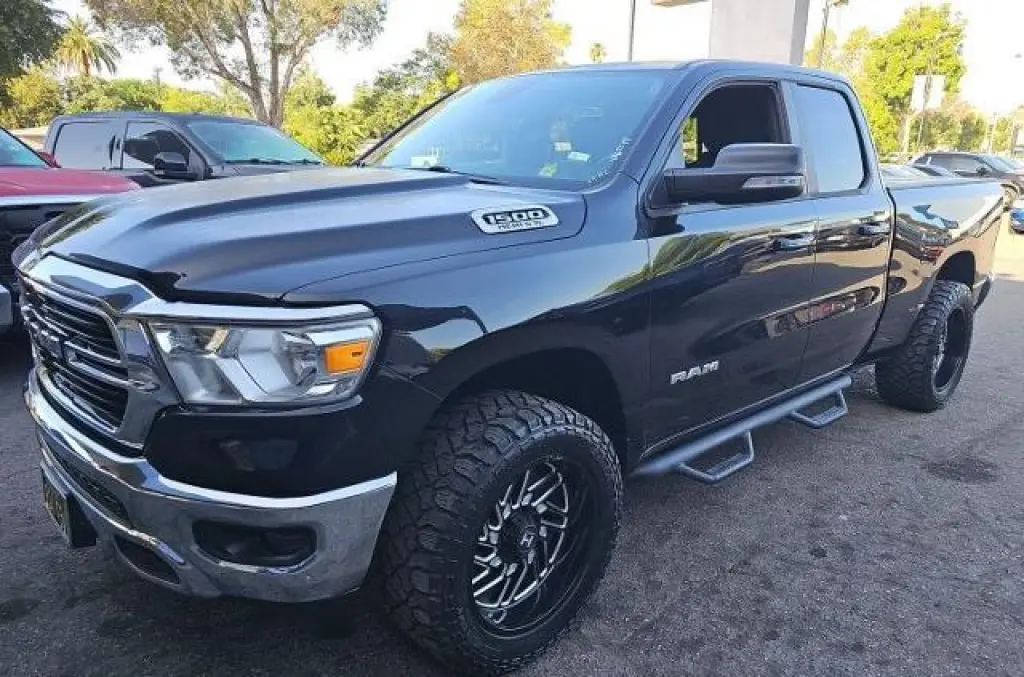 Ram 1500 2020 4x2 Big Horn 4p Puerta Cuadrada Cabina 6.4 ft. SB Camioneta