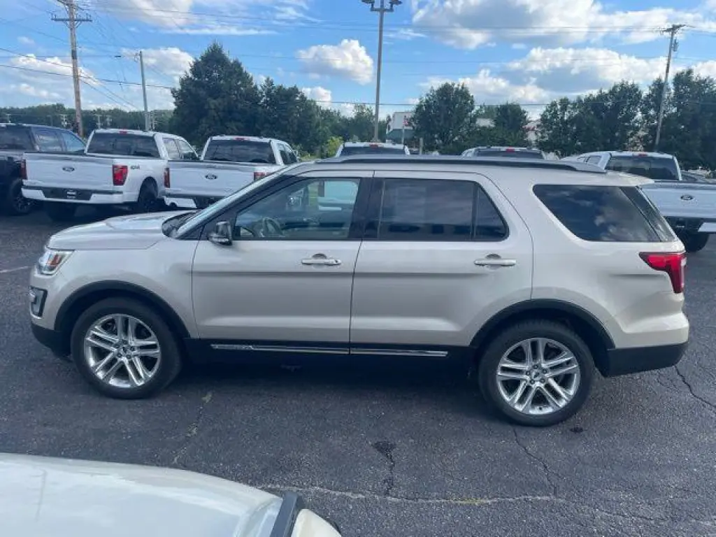 Ford Explorer 2017 XLT 4dr SUV AWD