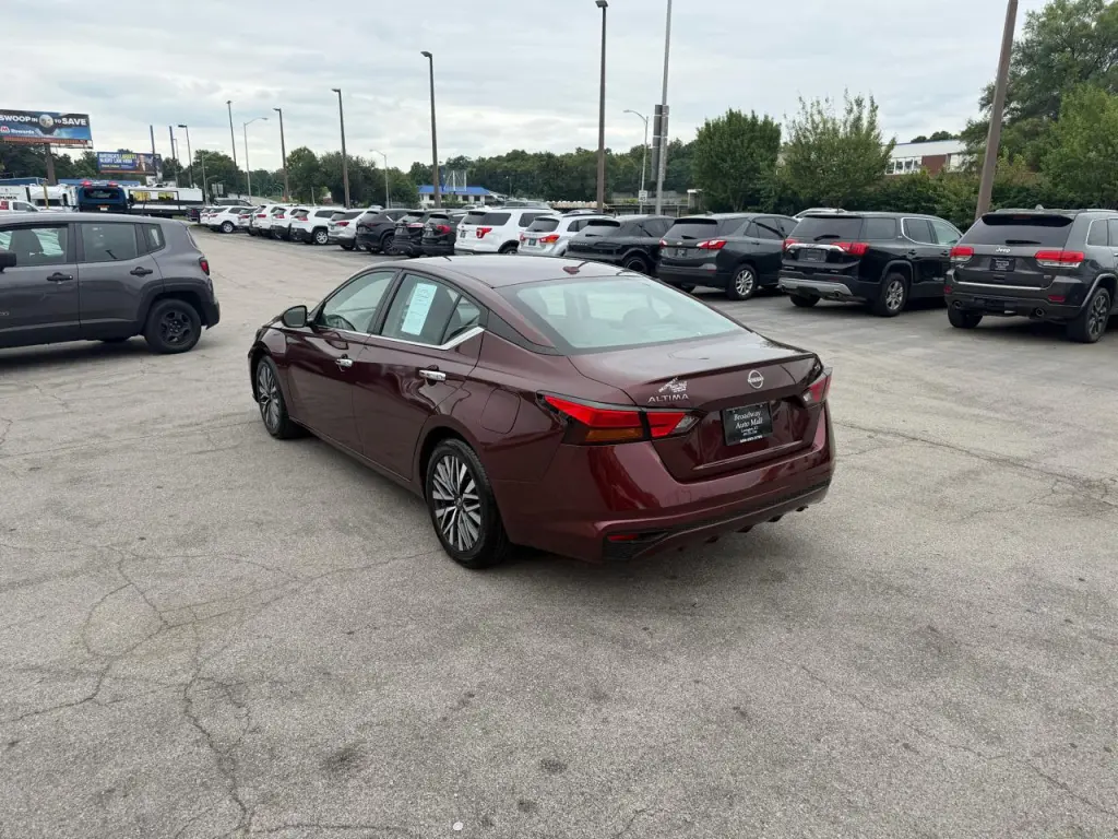 2024 Nissan Altima 2.5 SV Sedan