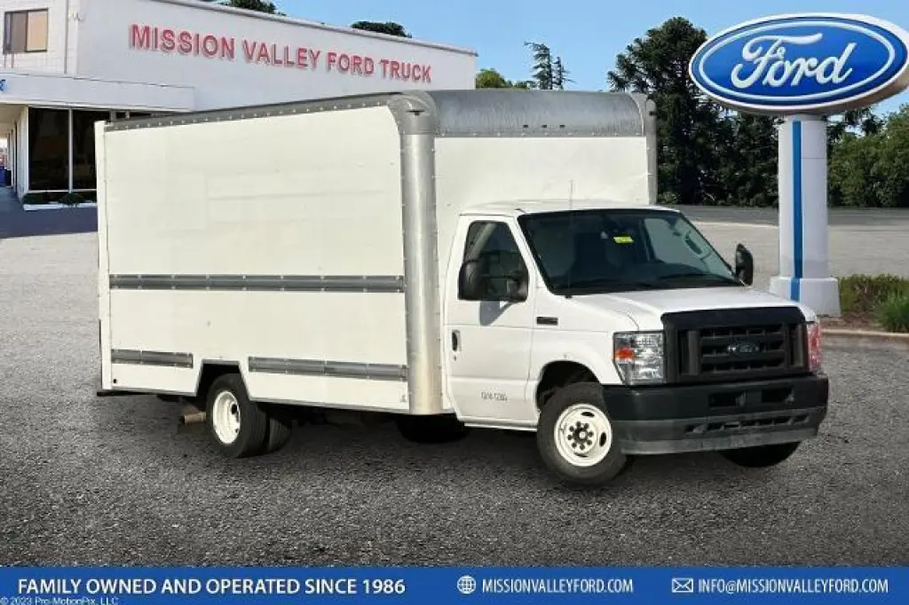 Ford E-Series 2022 E-350 SD 2dr 138 in. WB SRW Cutaway Chassis