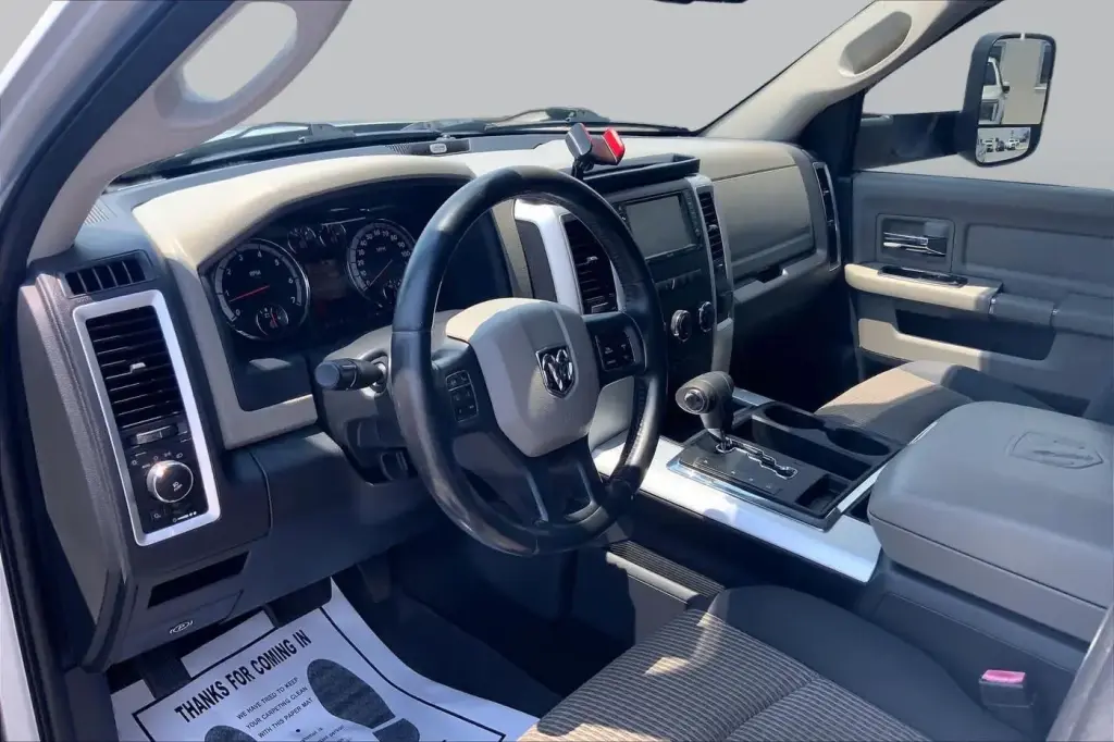 Ram 1500 2012 4x2 SLT 4dr Crew Cab 5.5 ft. SB Pickup