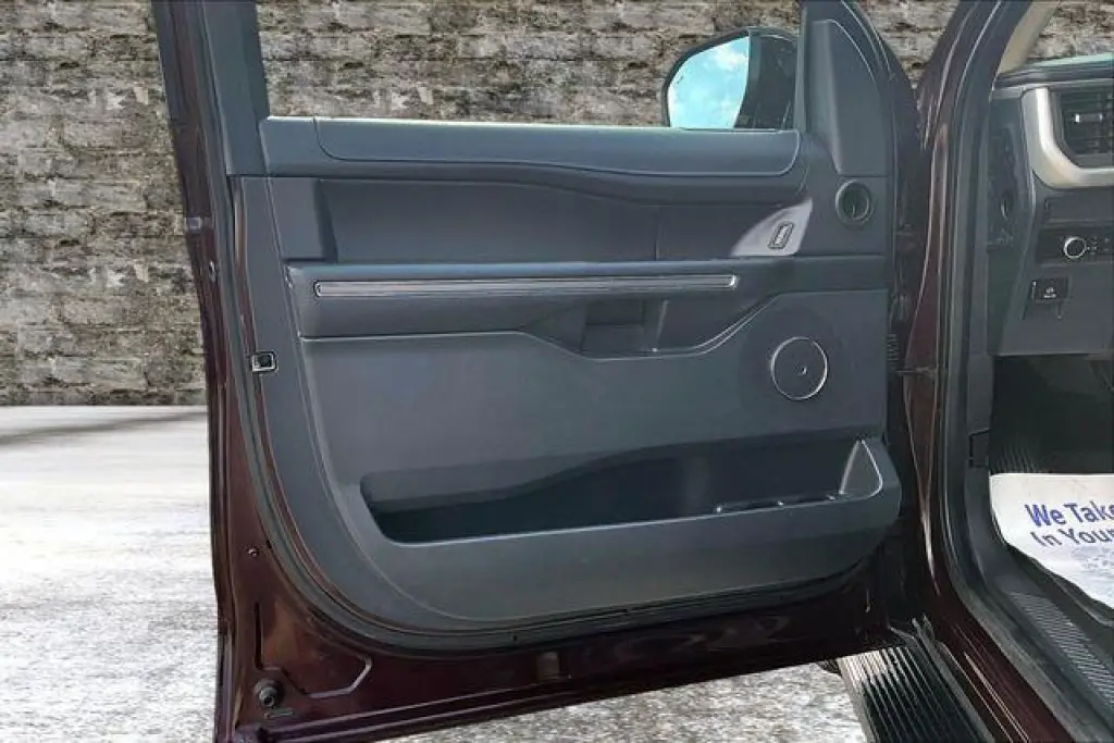 Ford Expedition 2023 4x4 XLT 4dr SUV