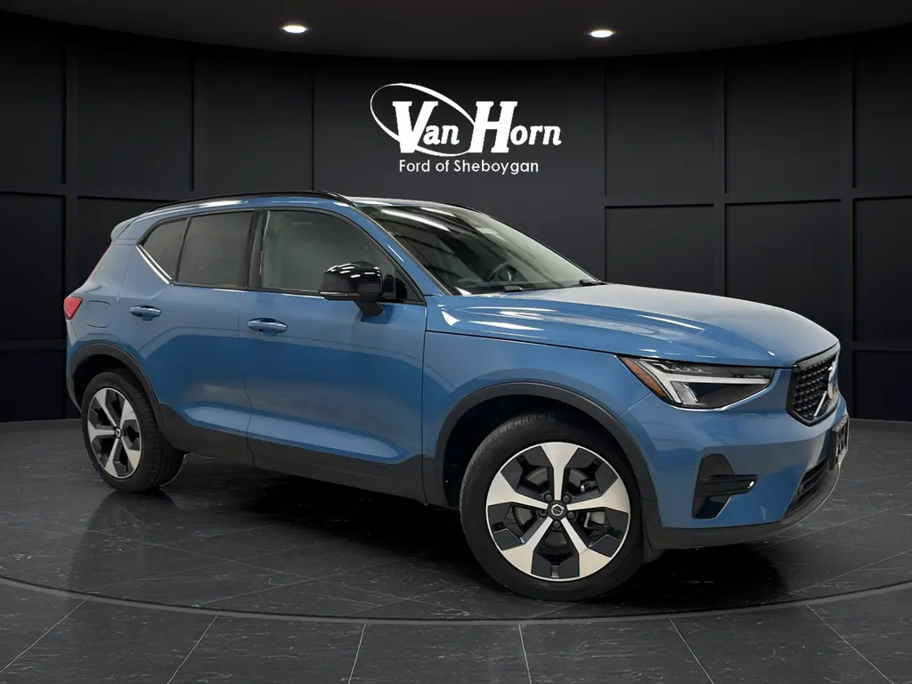 2024 Volvo XC40